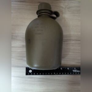 Handcrest US Military Green Plastic Canteen Water Bottle 1 Qt Vtg War Army